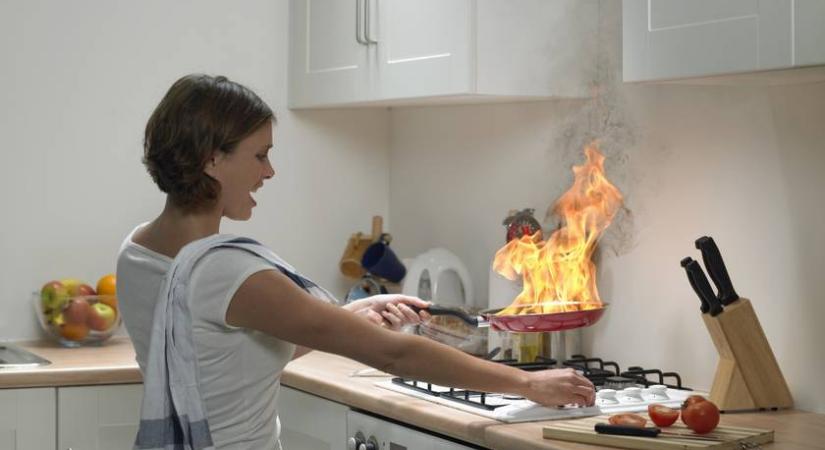 Kigyulladhat az egész lakás, mégis sokan így tennének: gyakori hibára hívták fel a figyelmet a tűzoltók