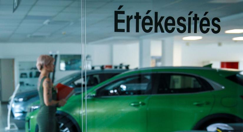 Kávéfőző és robogó egy autóban? – ezek a legfurcsább autóipari extrák