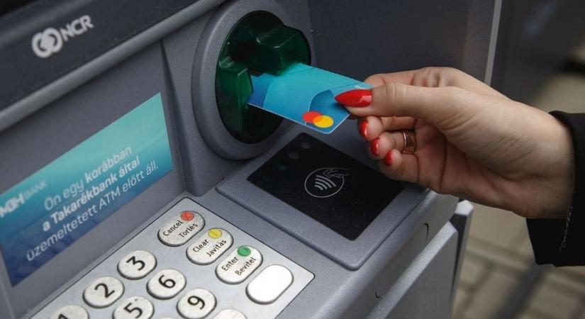 Megszüntetik a bankautomatákat, ez jön helyettük