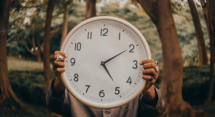Korábban lesz a tavaszi óraátállítás 2026-ban, mint az utóbbi években