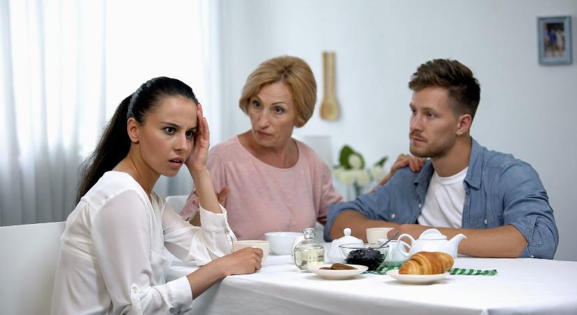 Mit tegyél, ha az anyósod nem kedvel? Szakértői tanácsok egy jobb viszonyért