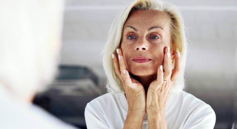 10 évet letagadhatsz az egyszerű sminktrükkel: megemeli az arcot, nyitottá varázsolja a tekintetet