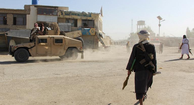 Brutális felvételen, ahogy légitámadást mér Pakisztán Afganisztánra