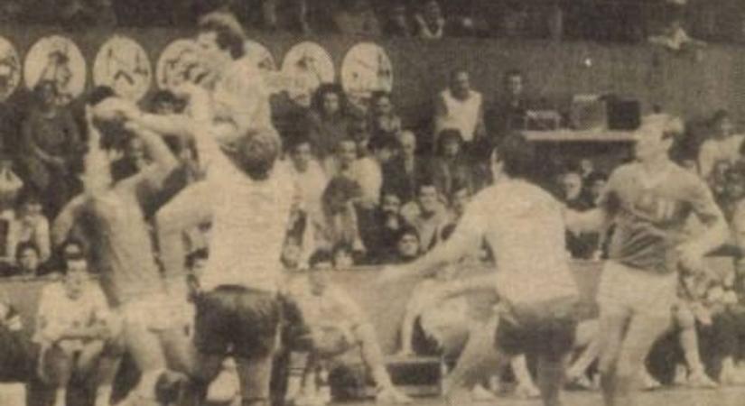 Régi idők meccse: amikor Tatabánya megtelt a válogatottért 1990-ben