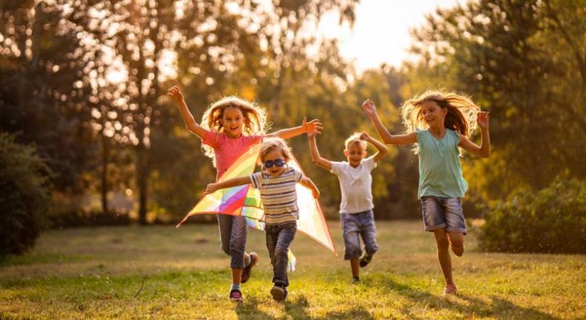 Ekkor kezdődik a tavaszi szünet 2026-ban – jóval korábban jön, mint tavaly