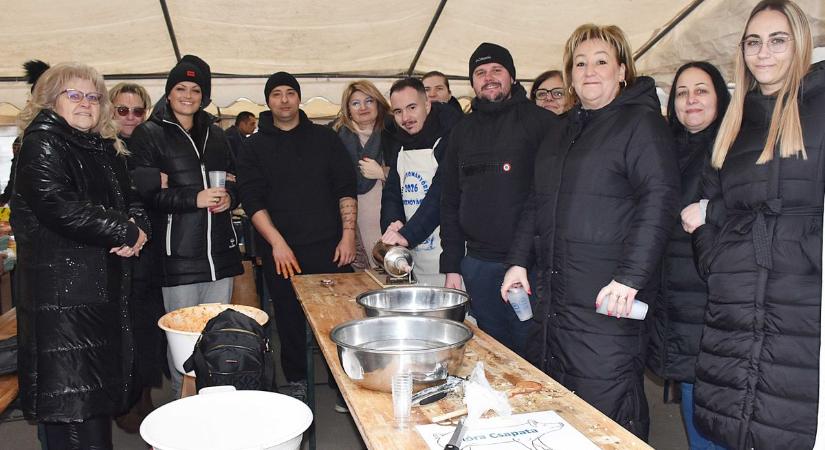 Kiderült a nagy kolbásztitok, generációk adták kézről kézre a féltve őrzött receptet – galériával, videóval