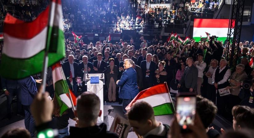 Optimista, de harcos beszédet mondott Orbán Viktor Békéscsabán