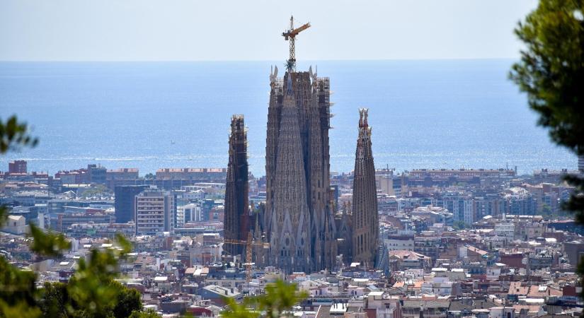 144 év építkezés után elérte végleges magasságát a Sagrada Familia