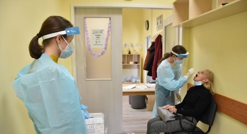 Robbanásszerűen terjed a gyermekekre és idősekre veszélyes vírus - már Magyarországon is megjelenhet