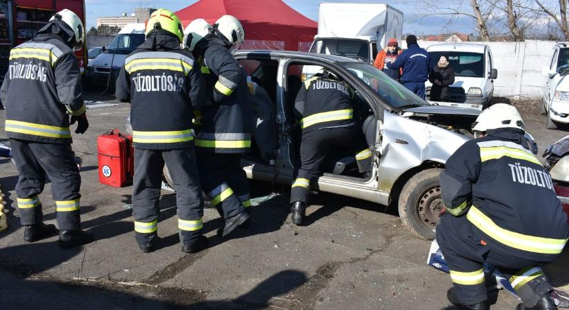 Így még biztos nem látta az egri tűzoltókat, elképesztő, amit véghez vittek
