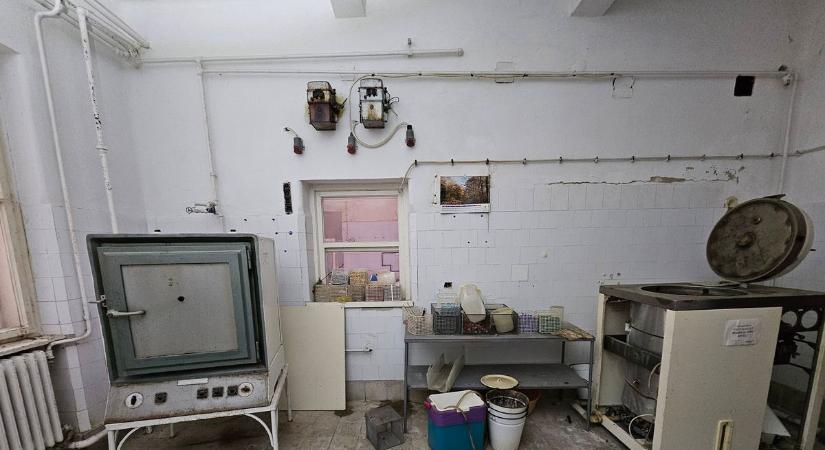 Elhagyatott laboratóriumra bukkantak Somogyban? Hátborzongató videó került fel a YouTube-ra