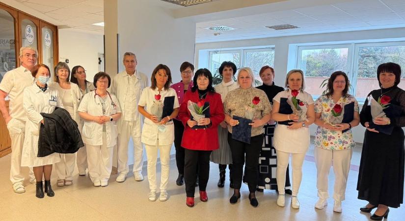 Elismeréseket adtak át az ajkai kórház ápolóinak