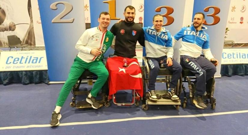 Kardban a negyeddöntőig jutott Osváth Richárd