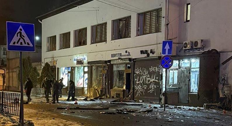 Két robbanás egy éjszakai betörésnél – 15 sebesült, egy fiatal rendőrnő meghalt Lvivben