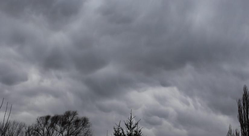 Búcsúznak a fagyok, de marad a borongós, esős idő