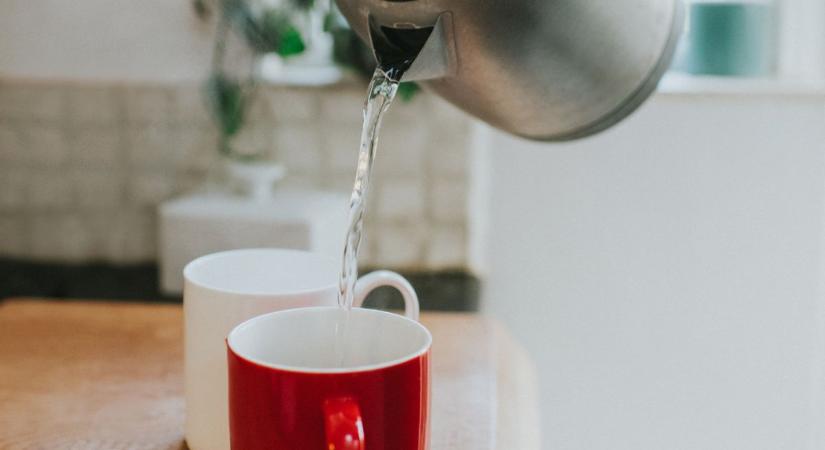 Tényleg segít a fogyásban? Ez történik a testeddel, ha minden nap forró vizet iszol