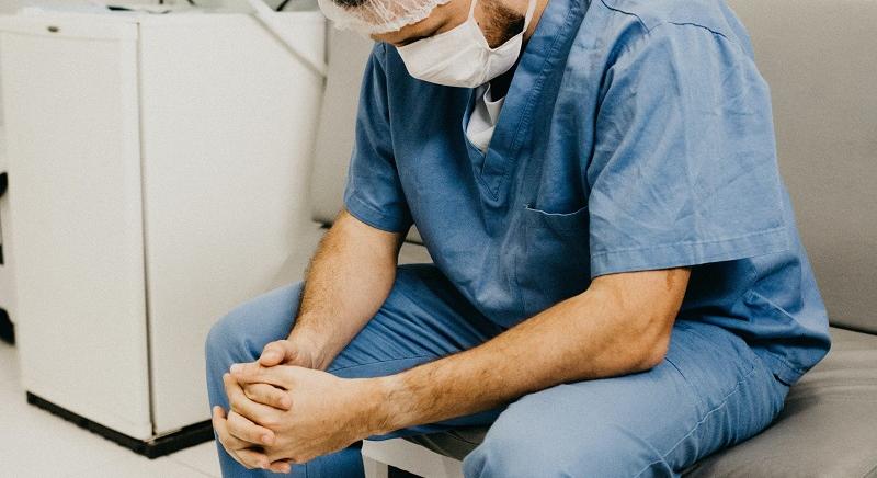 Védenék az orvosokat: A kórház nem átjáróház, hogy mindenki ott sétáljon!