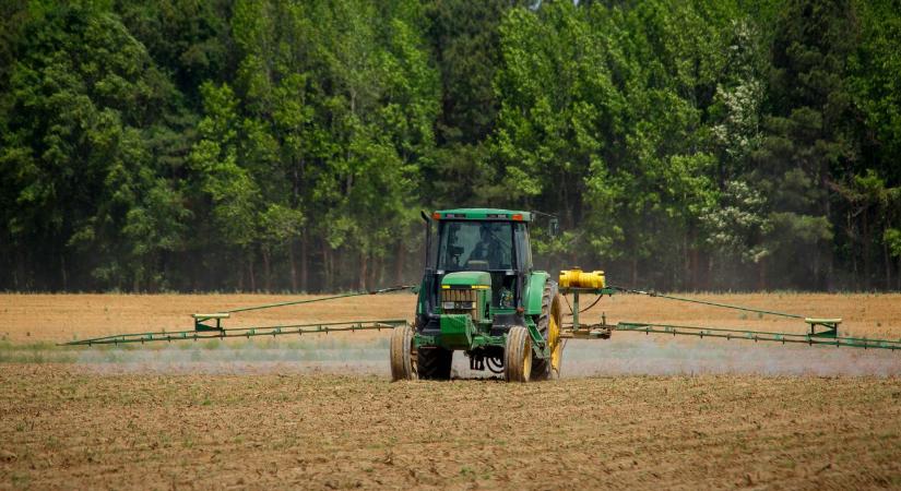 Trump váratlan húzása: Nemzetbiztonsági védettséget kapott a glifozát