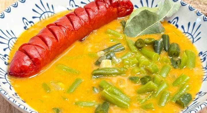 Krémes, tejfölös zöldbabfőzelék: sült debrecenivel az igazi