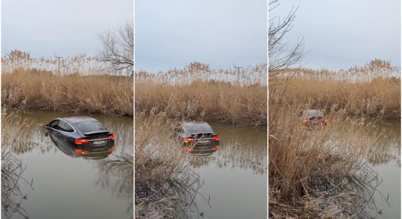 Videó: elmerült egy Tesla a Hortobágy-Berettyóban, a mentőket is riasztották