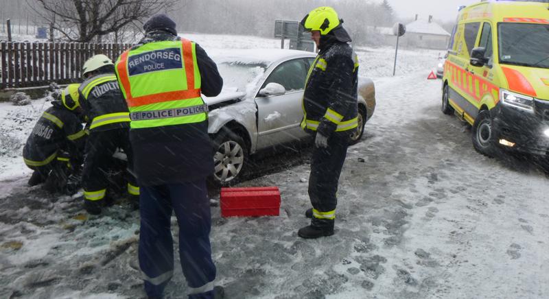 Egy nap, 48 műszaki mentés - ezt hozta a havazás Somogyban