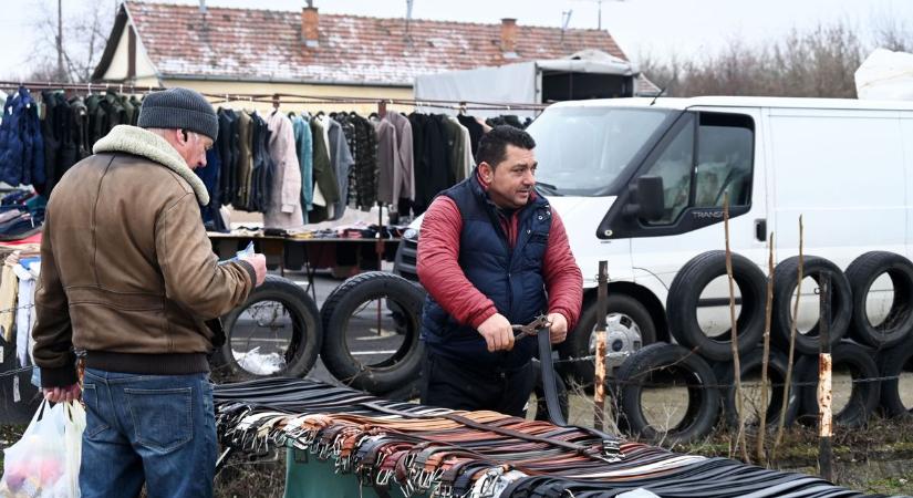 Kincsvadászat a lengyel piacon: a gyűjtők kedvencéért sorban álltak, mágia kelléket 10 ezerért adtak
