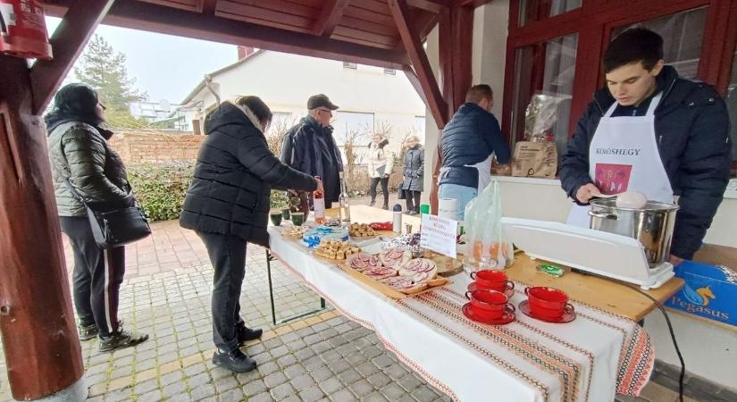 Narancs, rum és hatos anya – senki sem árulta el pontosan, mit tesznek a borba Szántódon