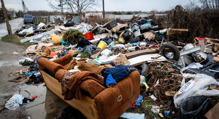 Verseny a szemétért: a csepeli Jean Valjean Európa egyik utolsó lomtalanításán