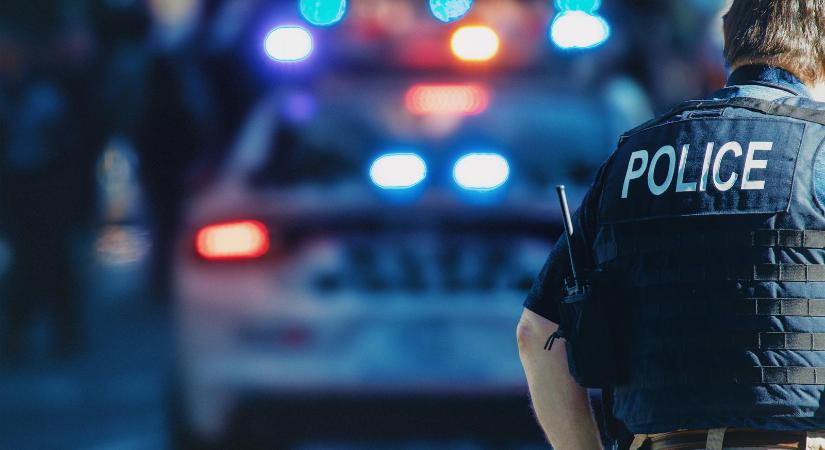 Padlótisztítót ivott, majd meztelenül fekvőtámaszozni kezdett és beteggel együtt ellopott egy mentőautót