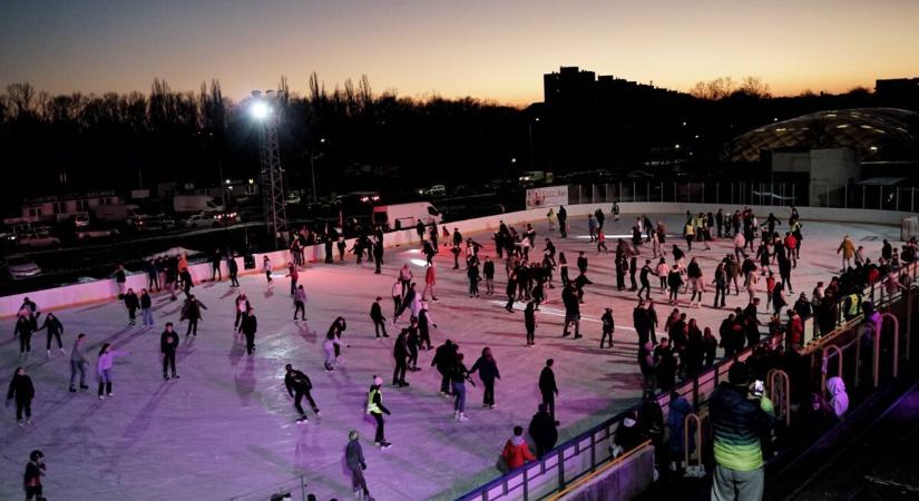Rendkívüli bejelentés: előbb zárhat a jégpálya, plusz díjat számolhatnak fel