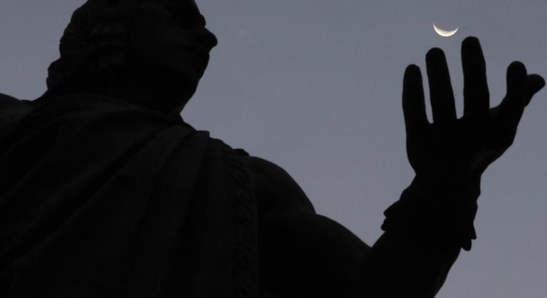 Figyelmeztetnek a kutatók, a Hold folyamatosan zsugorodik