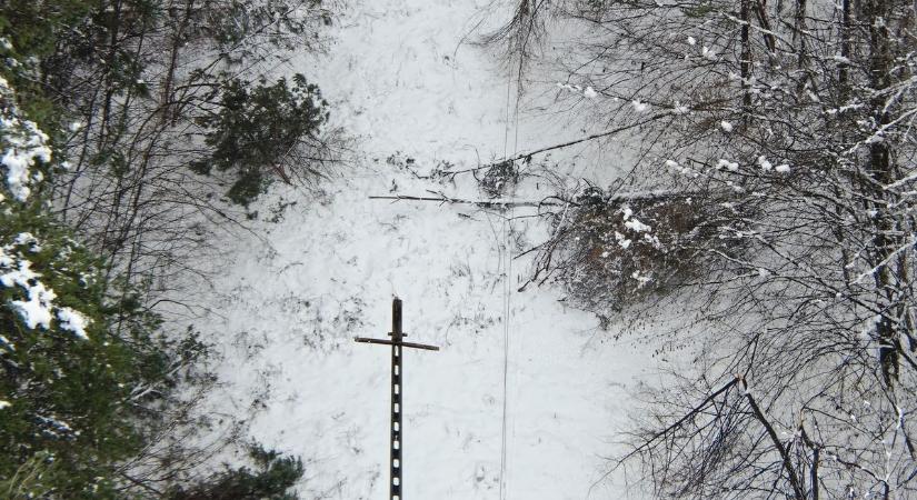 Megsemmisült a hálózat egy része, megfeszített munka zajlik az Őrségben - fotók