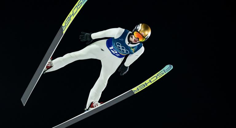 Három olimpiai érem után egyenesen a templomba sietett ministrálni a síugró