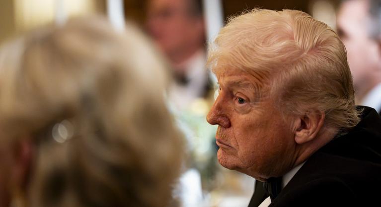 Donald Trump kórházhajót küld Grönlandra, a betegeket még keresik