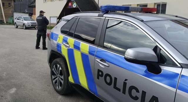 Két ember zuhant ki egy második emeleti lakásból Füleken