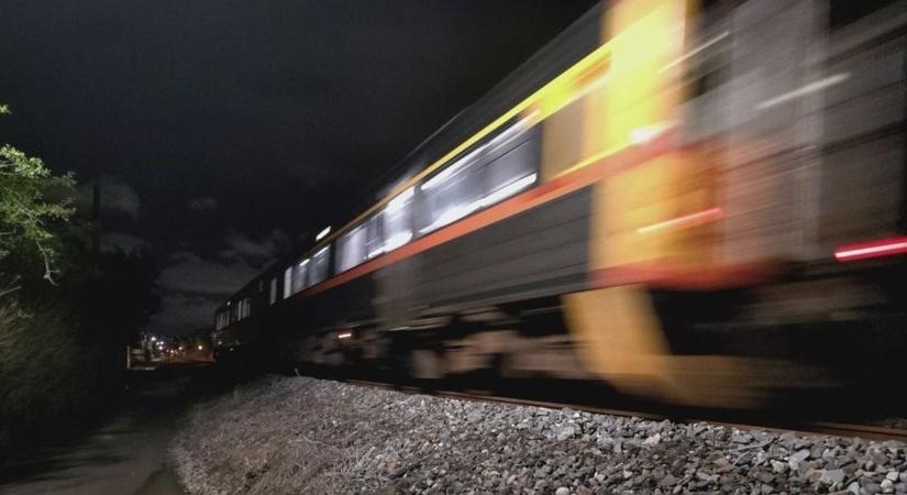 Idős nő halt meg a siófoki vonatgázolásban – a rendőrség szerint öngyilkosság történt