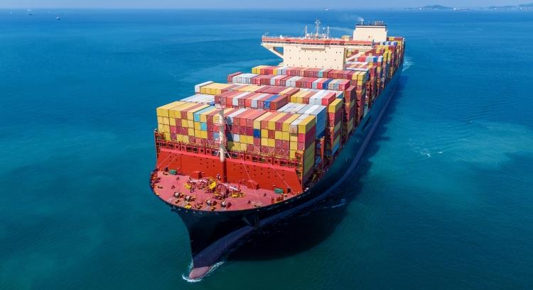 Háboroghat a konténerpiac a Vörös-tenger miatt
