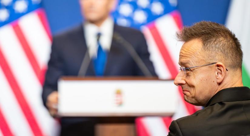 Szijjártó az ezer forintos üzemanyagár veszélyéről beszélt