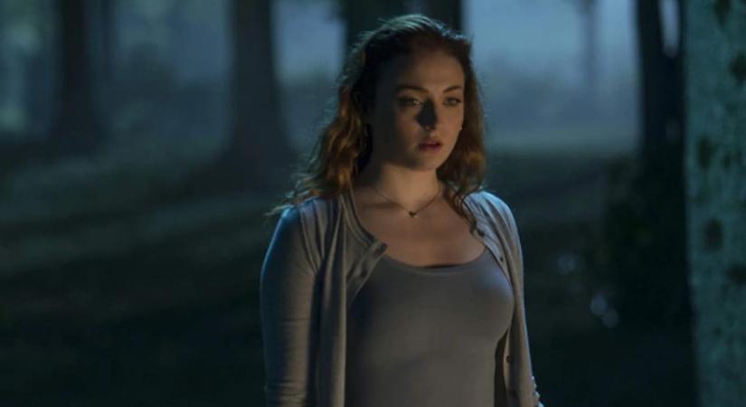Egy rejtélyes tőrt markol Sophie Turner a Tomb Raider-sorozat új forgatási fotóin