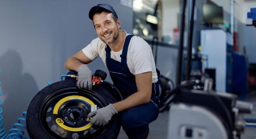 Ne legyél defektes, ha már az elsőt megúsztad! A mankókerék nem életbiztosítás az autó alatt