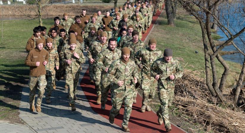 A sport erejével a békéért – különleges katonai futás Nyíregyházán