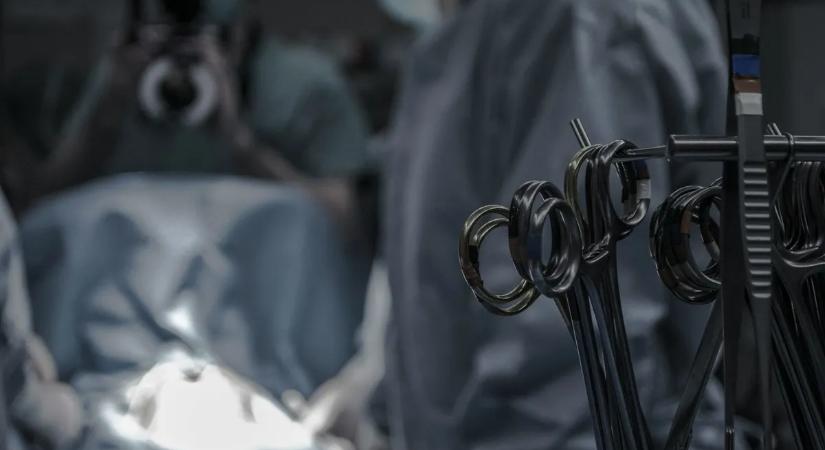 Rutinműtétből lett tragédia: mind a négy végtagját amputálni kellett a fiatal fodrásznak
