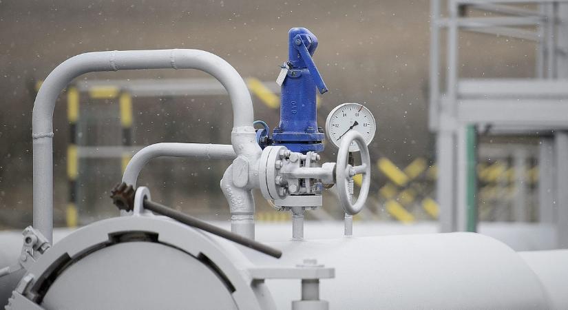 Nem enged a kormány, inkább megleckézteti a politikai zsarolót