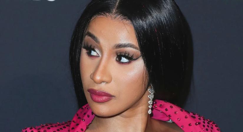 Nem várt fordulat: Fenék-kisebbítő műtétre megy Cardi B