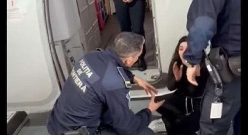 Botrány a bukaresti repülőtéren: Nem engedtek felszállni a repülőre egy kisgyerekes házaspárt (VIDEÓ)