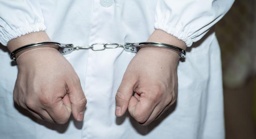 Házilag kotyvasztott „gyógyszerekkel", daganatos betegeken gazdagodtak meg