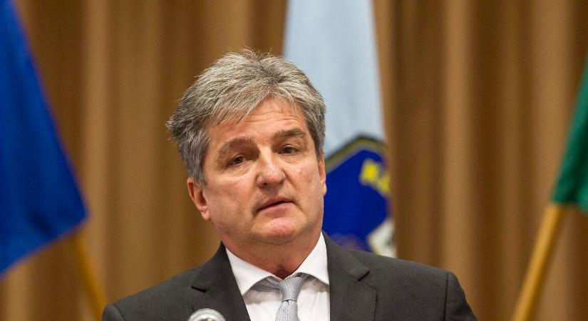 Pintér Sándor egykori III/II-es volt államtitkára visszavonhatatlan lépésre szánta el magát