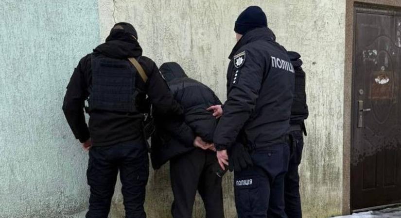 Szemetes kukába rejtett bomba robbant Lembergben – videón a merénylet előkészülete