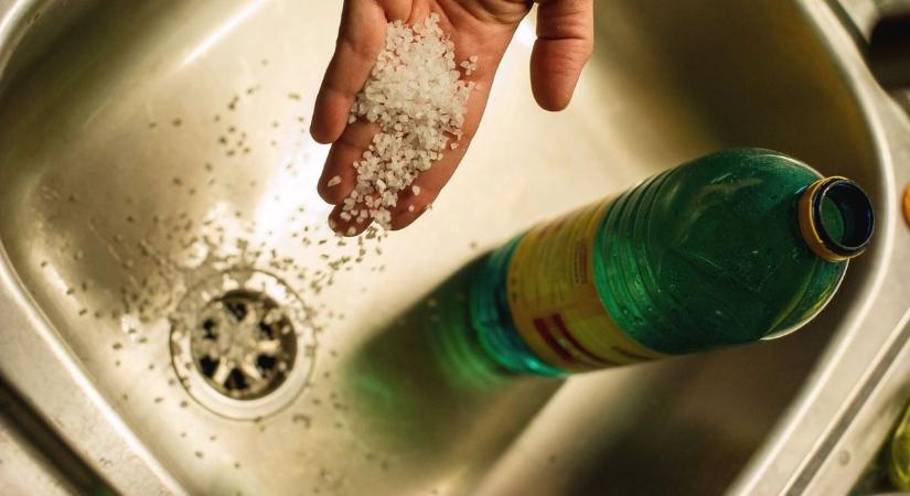 Büdös a lefolyó? Néhány házi módszerrel azonnal megszüntetheted a csatornaszagot