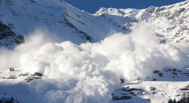 Lavinák öltek meg öt síelőt Ausztriában